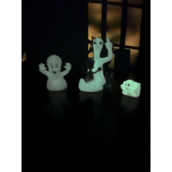 Vintage Casper & Stinkie Glow in the Dark 1990s Pizza hut - Picture 2 of 9